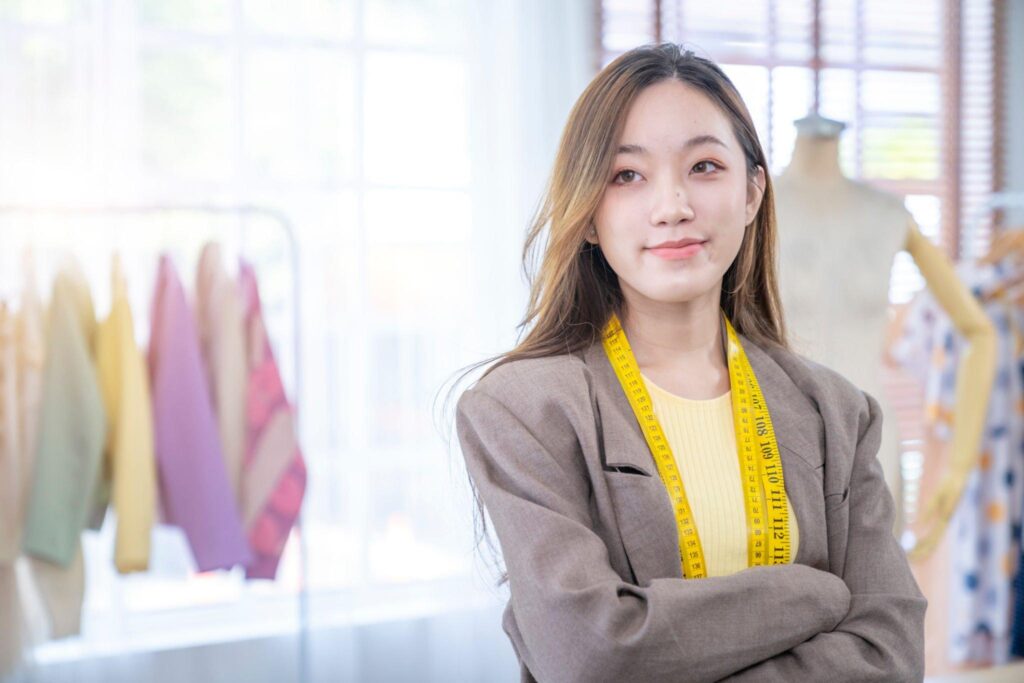 how to become a clothing designer