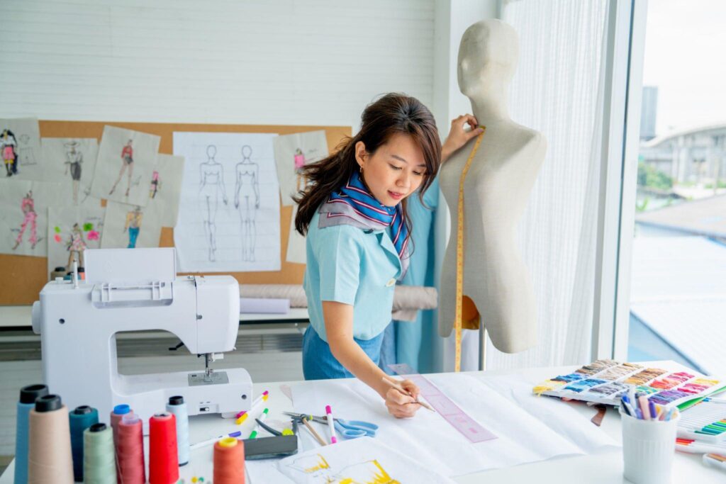 how to become a clothing designer